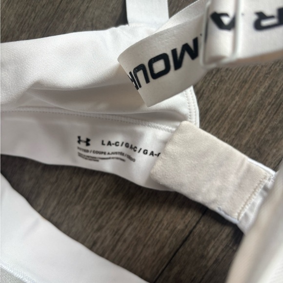 Under Armour White Sports Bra with Adjustable Straps - Picture 2 of 3